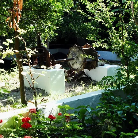 Milos Garden * אדאמאס